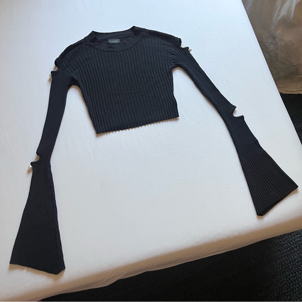 MIJAH black rib knit long bell sleeve cutout pearl‎ hardware detail cropped top